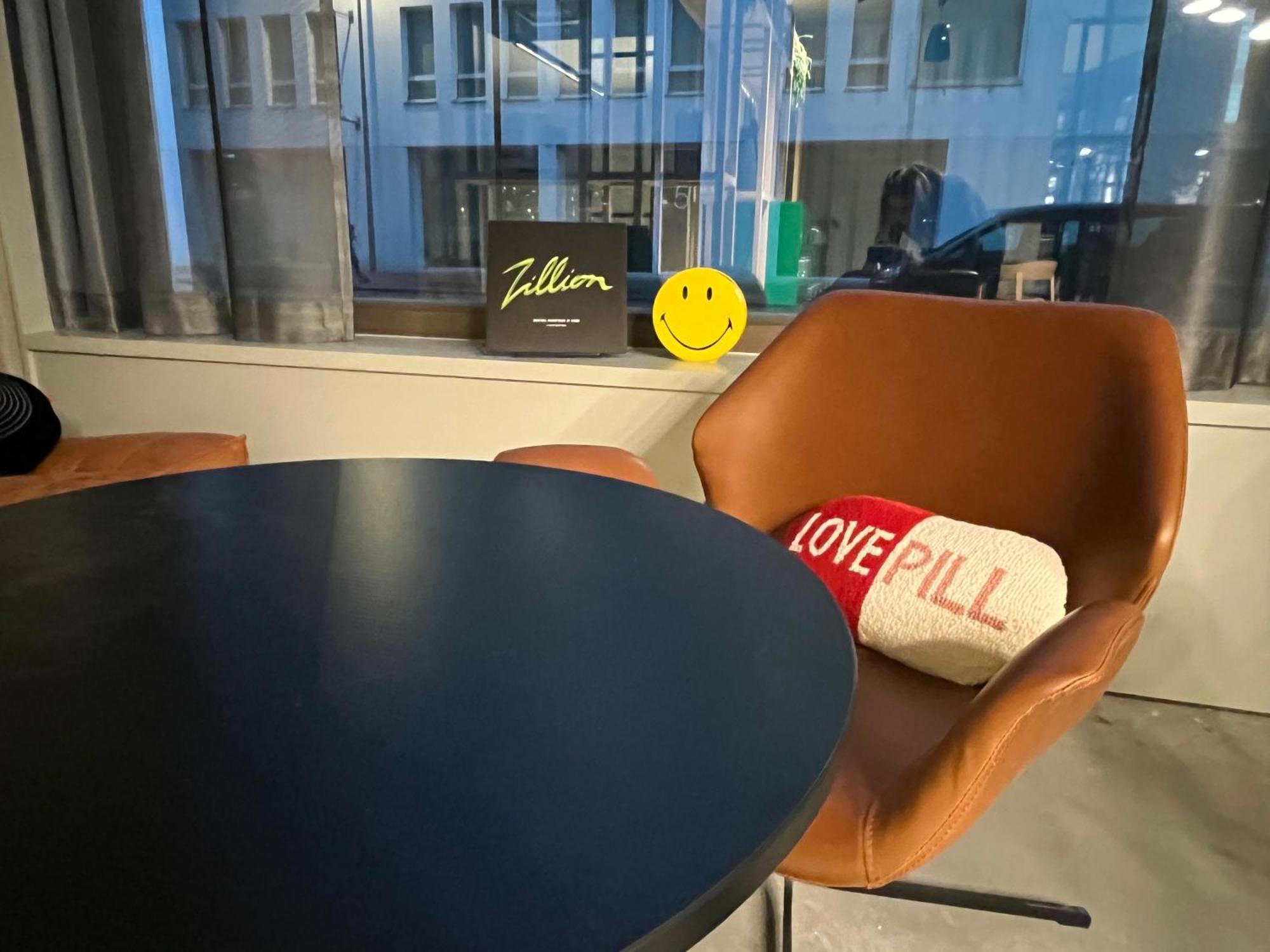 Moxy Antwerp Hotel Екстериор снимка