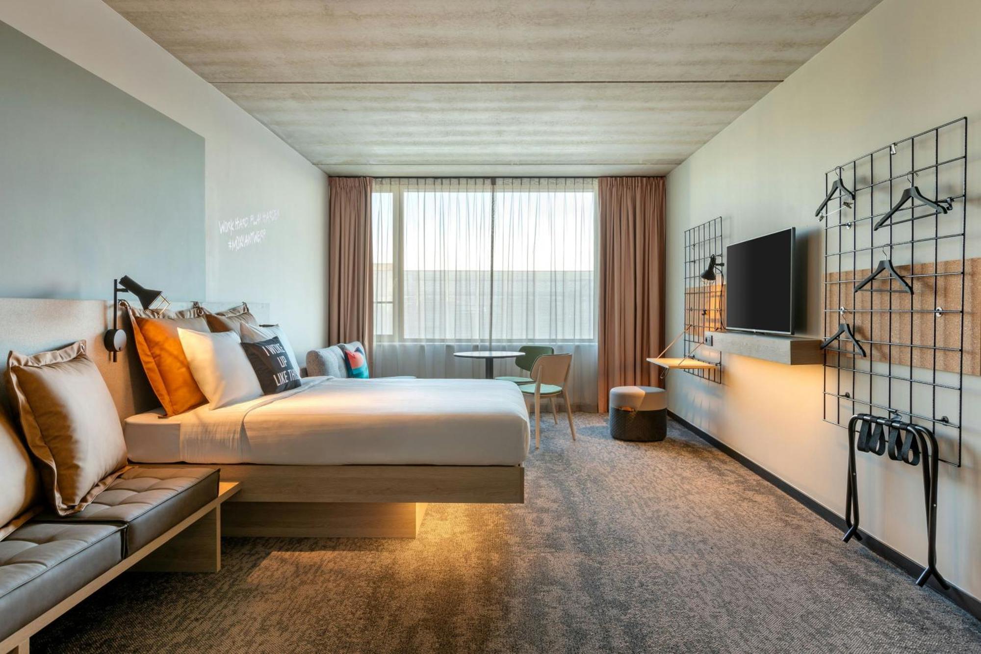 Moxy Antwerp Hotel Екстериор снимка