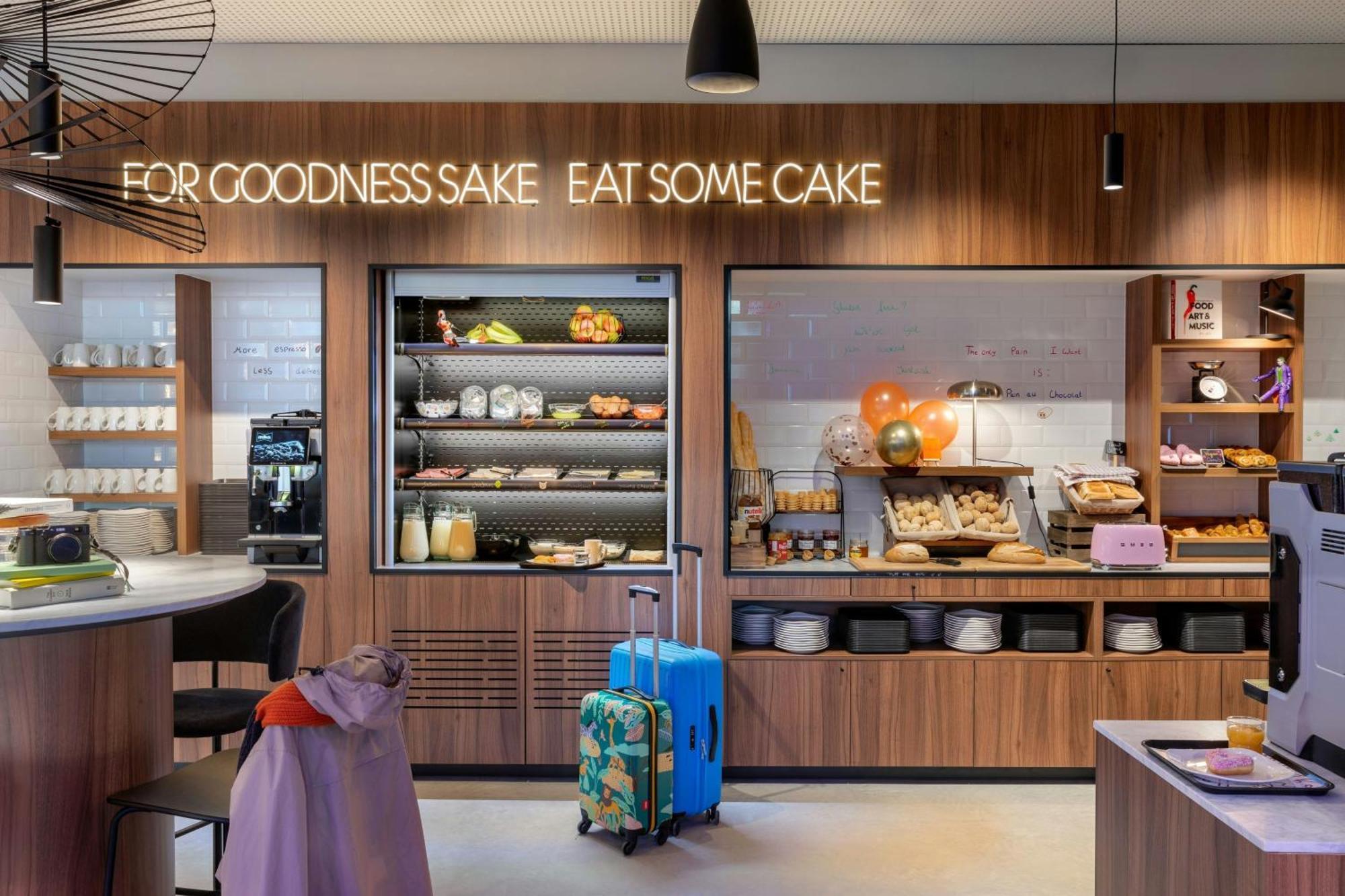 Moxy Antwerp Hotel Екстериор снимка